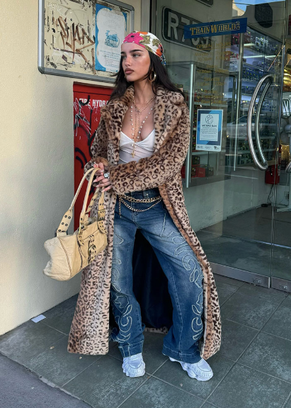 Long coat in brown leopard print faux fur